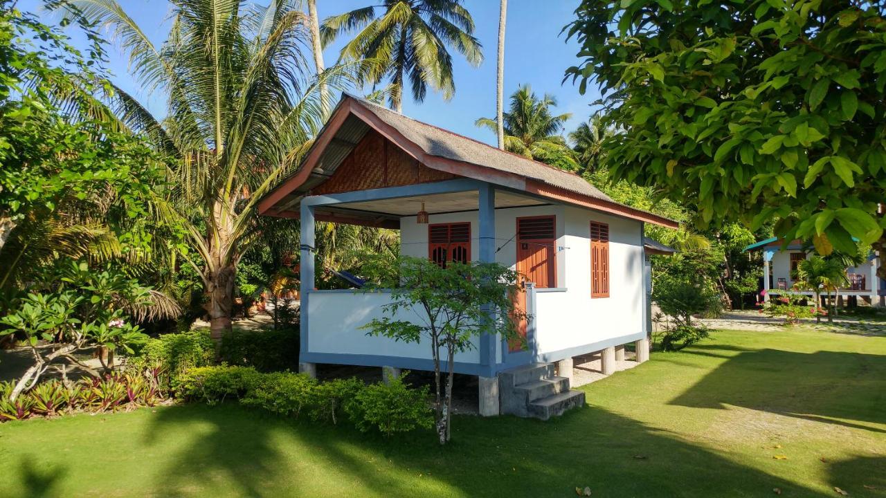 New Raya - Nias Beach Bungalows Lagudri Bagian luar foto